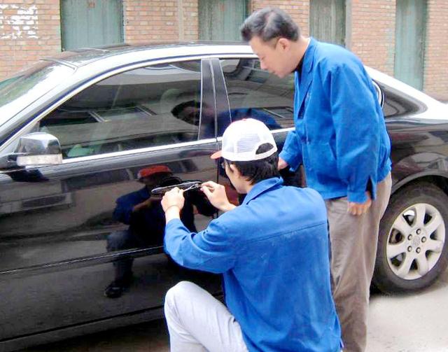九台汽车钥匙丢在车里面怎么办?